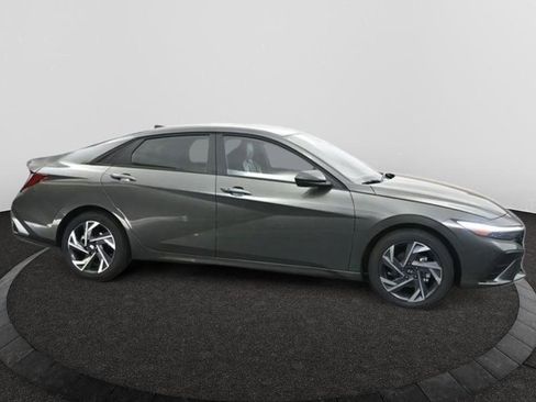 Used 2025 Hyundai Elantra Sport image 8