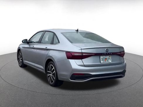 Used 2025 Volkswagen Jetta SE image 11