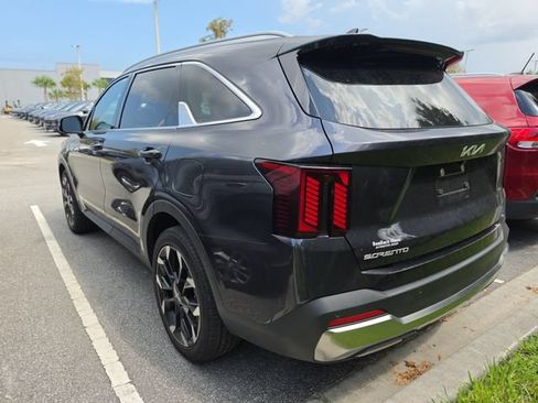 Certified 2025 Kia Sorento SX FWD image 4