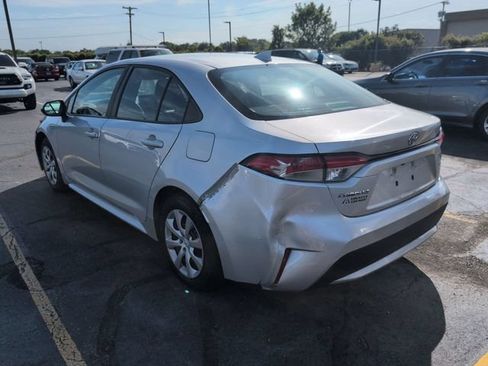 Used 2021 Toyota Corolla LE FWD image 2