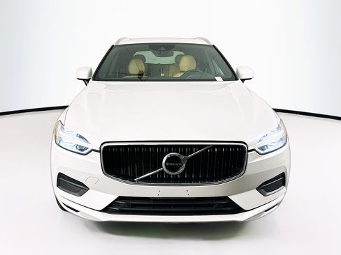 Used 2018 Volvo XC60 T5 Momentum w/ Convenience Package AWD/4WD image 2
