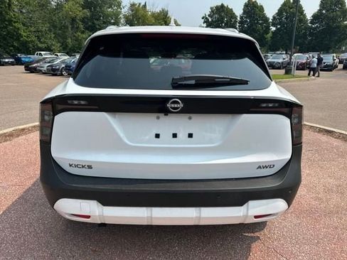 New 2025 Nissan Kicks SV w/ SV Premium Package image 2
