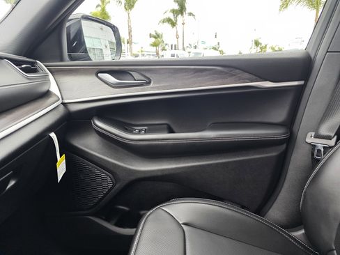 New 2025 Jeep Grand Cherokee L Limited w/ Luxury Tech Group II image 14