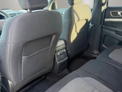 Used 2018 Ford Explorer XLT AWD/4WD image 5