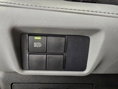 Used 2021 Toyota Highlander L AWD/4WD image 15