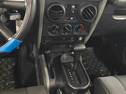 Used 2010 Jeep Wrangler Unlimited Sport image 6