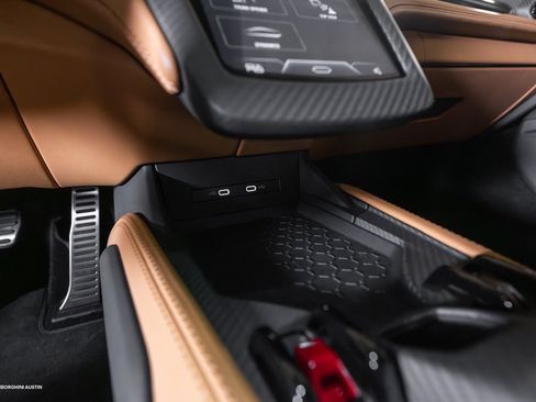 Used 2024 Lamborghini Revuelto image 31