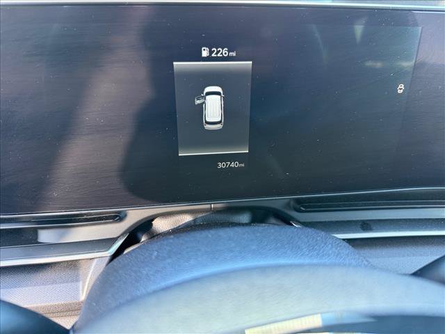 Used 2025 Kia Carnival EX FWD image 3