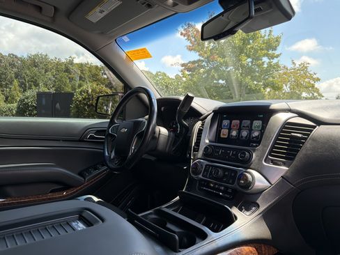 Used 2019 Chevrolet Suburban Premier AWD/4WD image 6