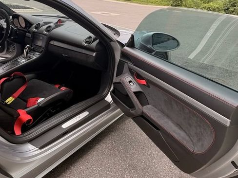 Used 2021 Porsche 718 Cayman GT4 RWD image 13