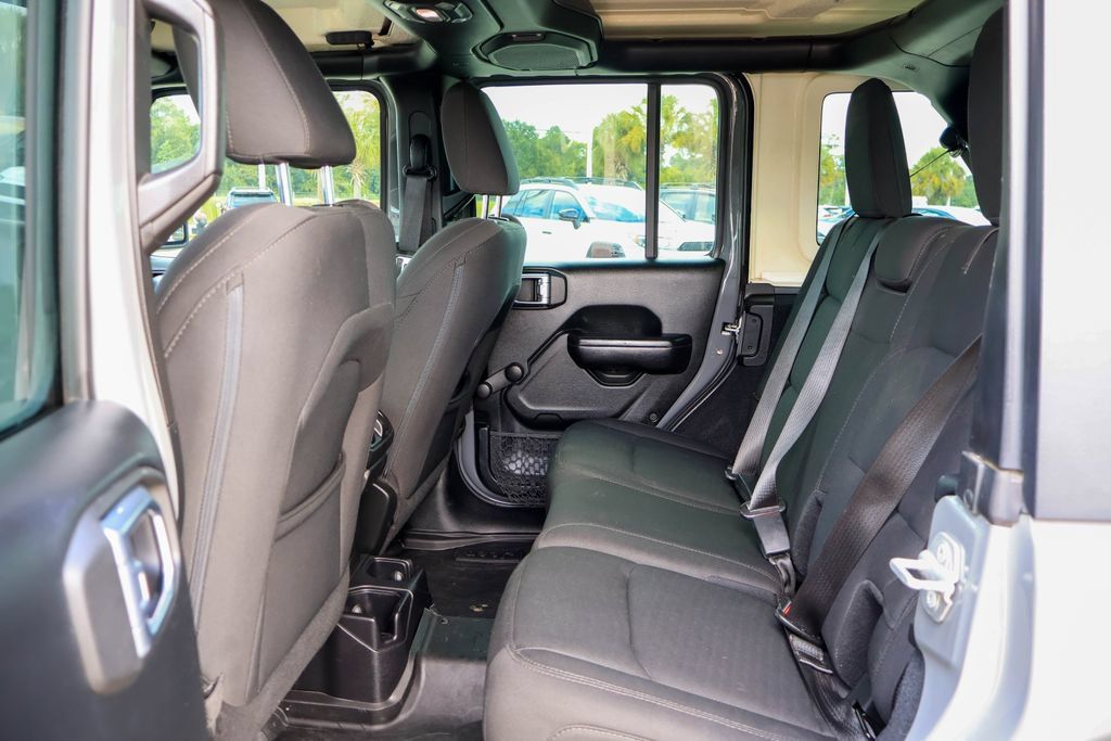 Used 2018 Jeep Wrangler Unlimited Sport AWD/4WD image 11