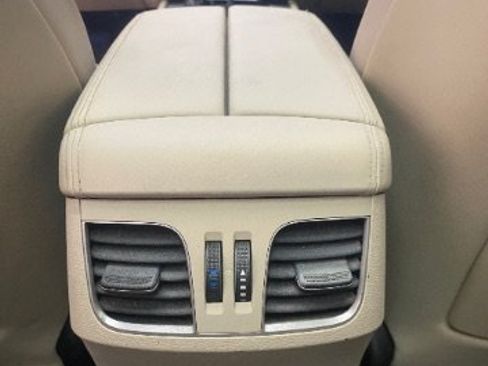 Used 2015 Hyundai Genesis 5.0 RWD image 18