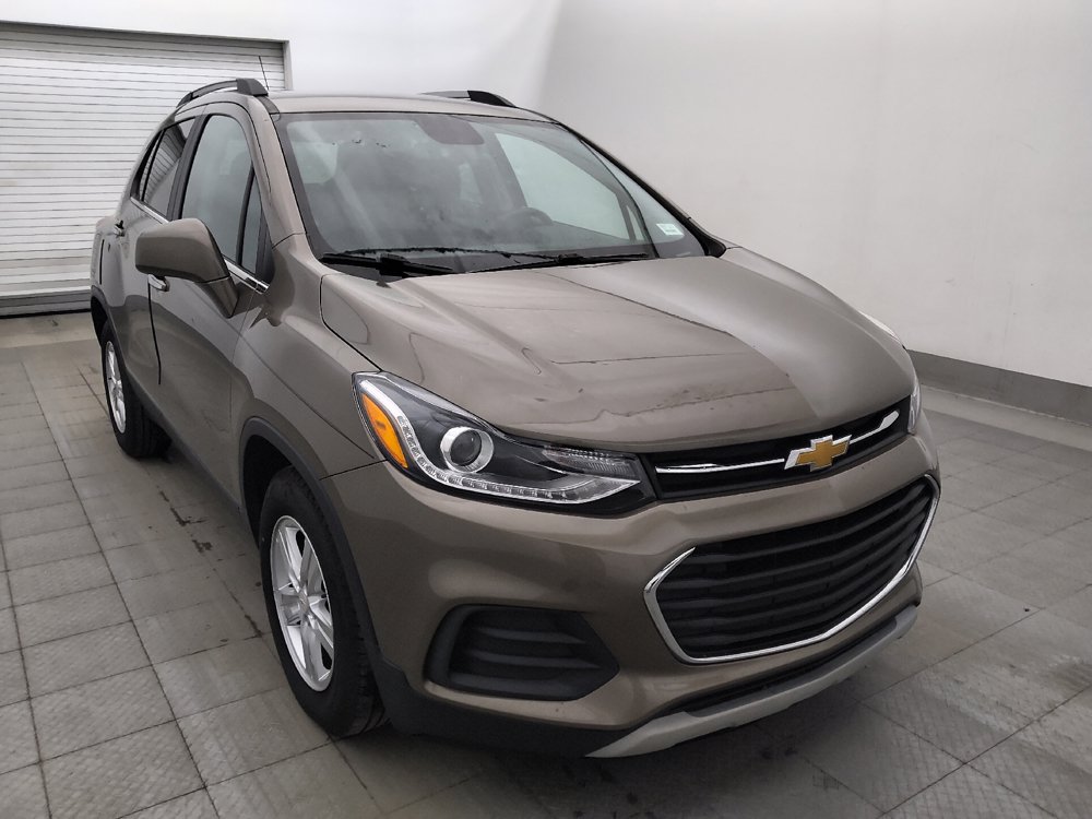 Used 2020 Chevrolet Trax LT w/ Sun & Sound Package FWD image 13