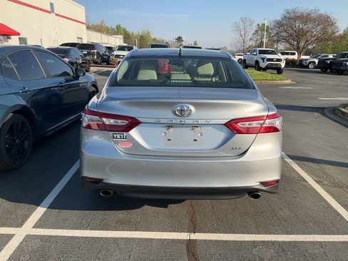 Used 2018 Toyota Camry XLE image 6