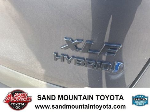 Used 2022 Toyota RAV4 XLE image 9