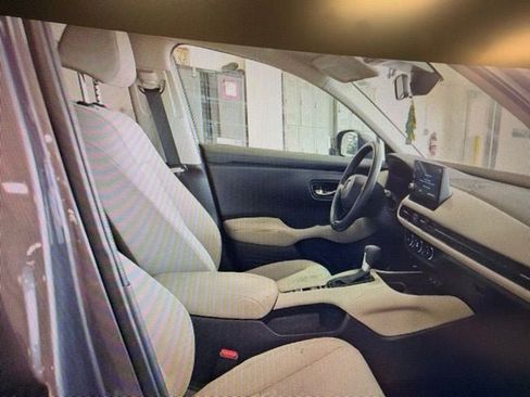 Used 2026 Honda HR-V LX image 10