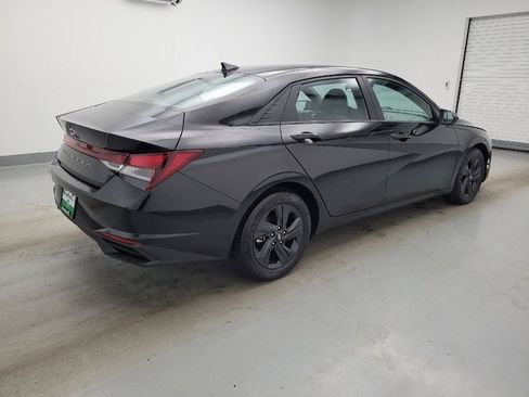 Used 2023 Hyundai Elantra SEL w/ Preferred Accessory Package FWD image 10