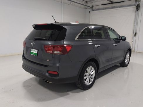 Used 2020 Kia Sorento LX image 9