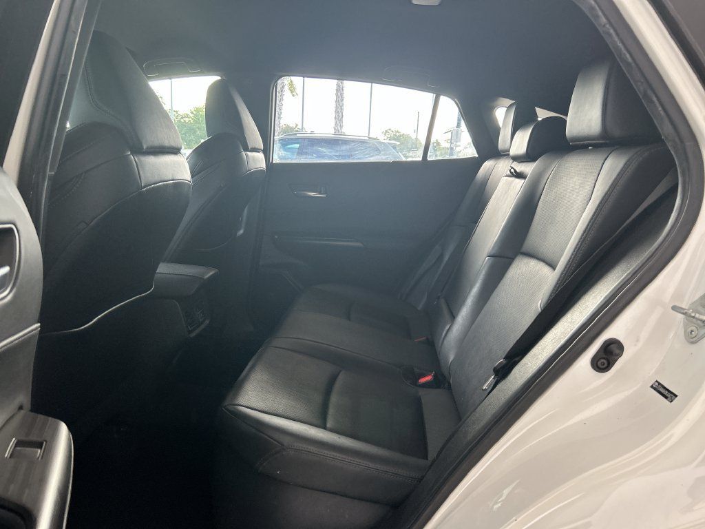 Used 2021 Toyota Venza XLE w/ Softex Package AWD/4WD image 32