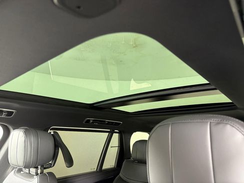 New 2026 Land Rover Range Rover Long Wheelbase SE image 9
