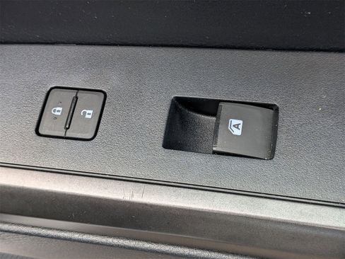 Used 2017 Toyota Tacoma TRD Sport image 36