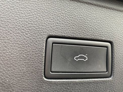 Used 2021 Volkswagen Atlas Cross Sport SEL Premium image 17