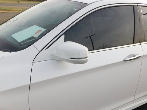 Used 2016 Honda Accord Touring image 11