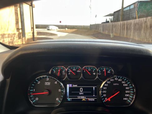 Used 2016 Chevrolet Suburban LT image 20