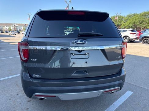 Used 2016 Ford Explorer XLT w/ Equipment Group 202A AWD/4WD image 4
