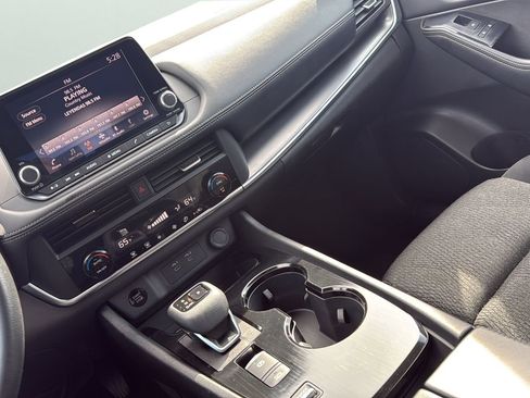 Used 2024 Nissan Rogue SV FWD image 20