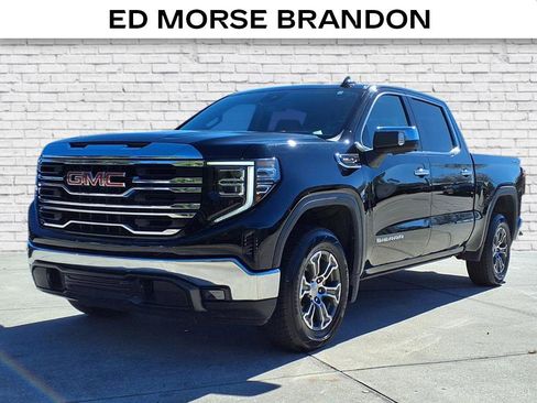 Used 2025 GMC Sierra 1500 SLT image 1