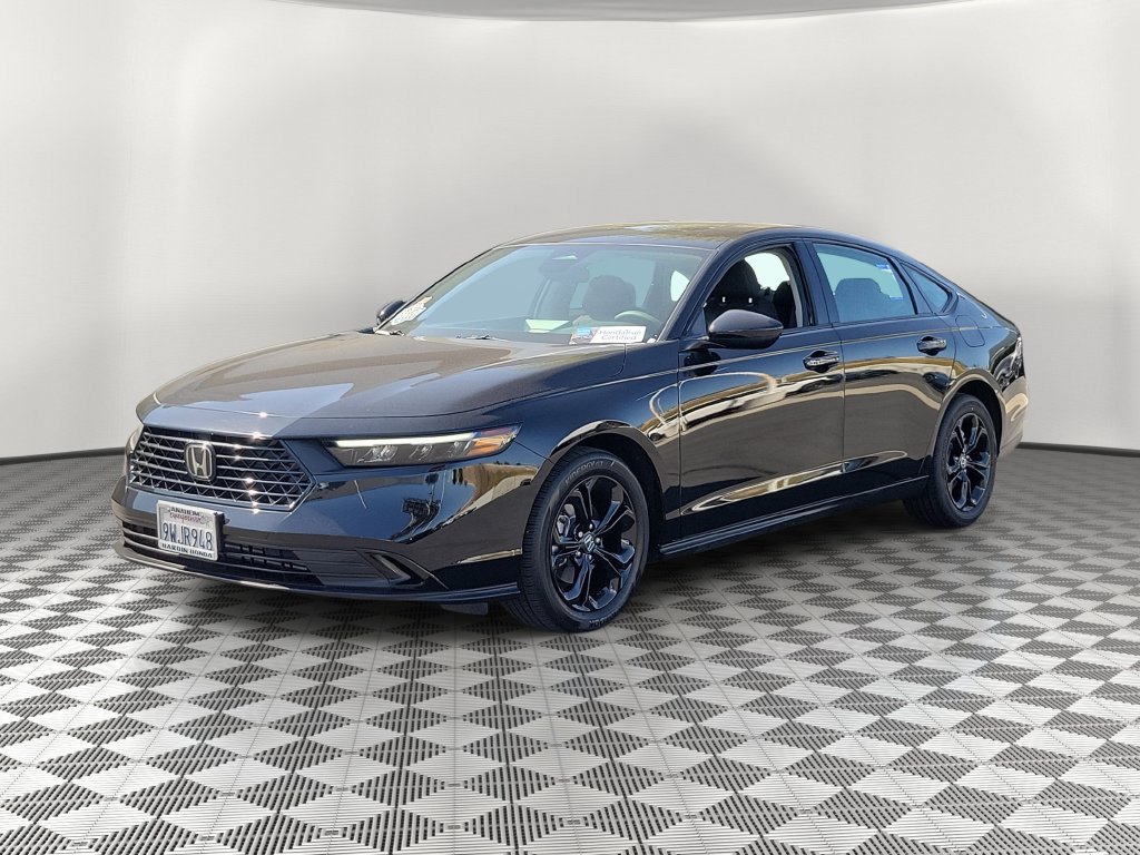 Certified 2025 Honda Accord SE image 3