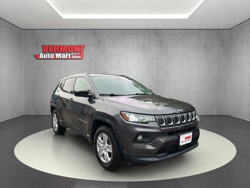 Used 2022 Jeep Compass Latitude image 1