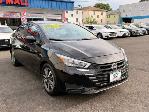 Used 2025 Nissan Versa SV FWD image 2