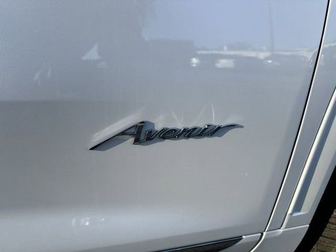 Used 2025 Buick Enclave Avenir w/ Trailering Package, 5000 lbs. image 33