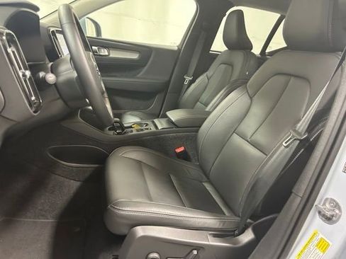 Certified 2025 Volvo XC40 B5 Core AWD/4WD image 7