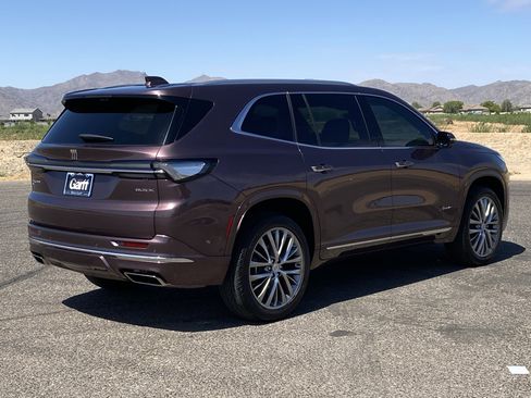 Used 2025 Buick Enclave Avenir w/ Super Cruise Package AWD/4WD image 3