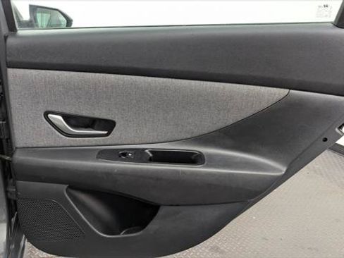 Used 2025 Hyundai Elantra Limited FWD image 19