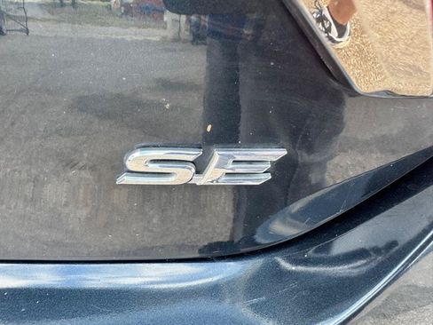 Used 2017 Toyota Camry SE FWD image 19