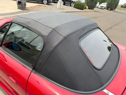 Used 2005 MAZDA MX-5 Miata w/ Convenience Pkg RWD image 17