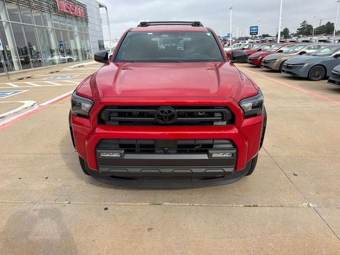 Used 2025 Toyota 4Runner SR5 AWD/4WD image 8