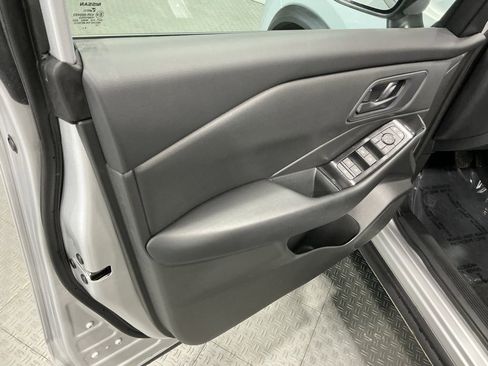 Used 2025 Nissan Rogue S image 22