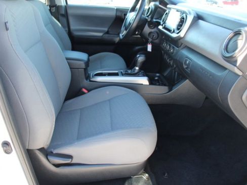 Certified 2020 Toyota Tacoma SR5 image 22