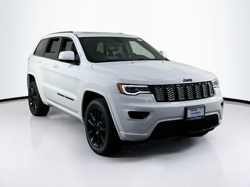 Used 2022 Jeep Grand Cherokee Laredo X image 3