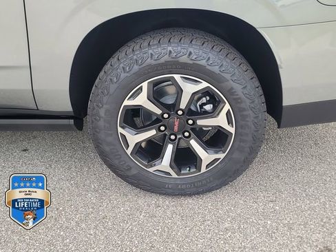 New 2026 GMC Yukon XL AT4 w/ AT4 Premium Plus Package AWD/4WD image 8