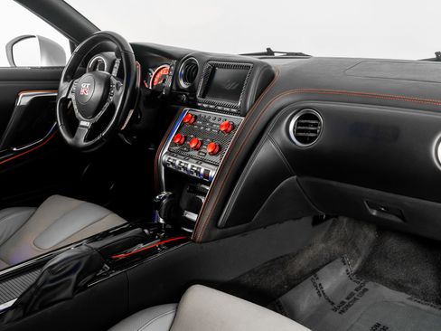 Used 2009 Nissan GT-R Premium image 52