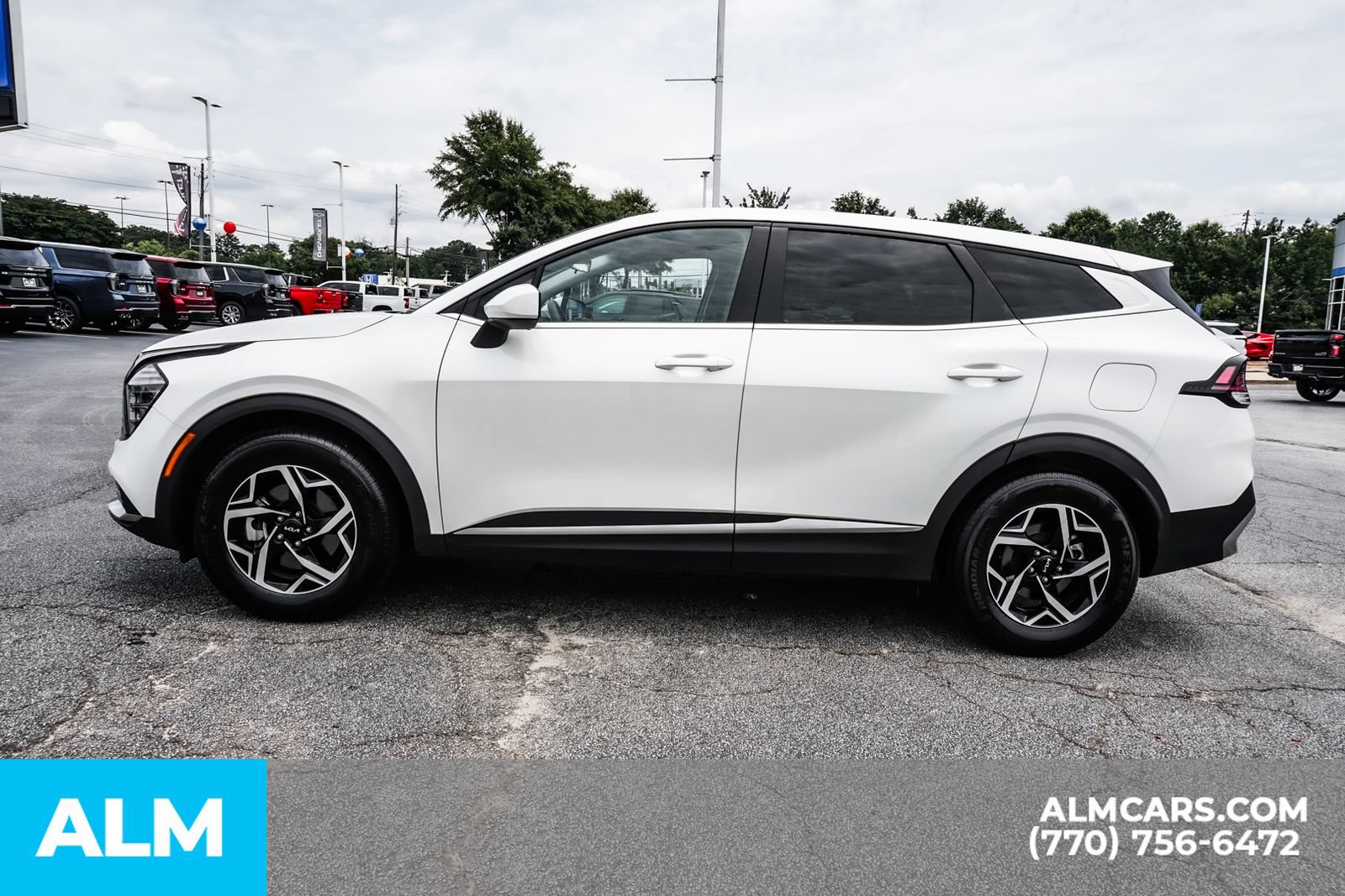 Used 2025 Kia Sportage LX FWD image 9