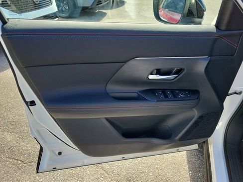 New 2026 Nissan Kicks SR image 5