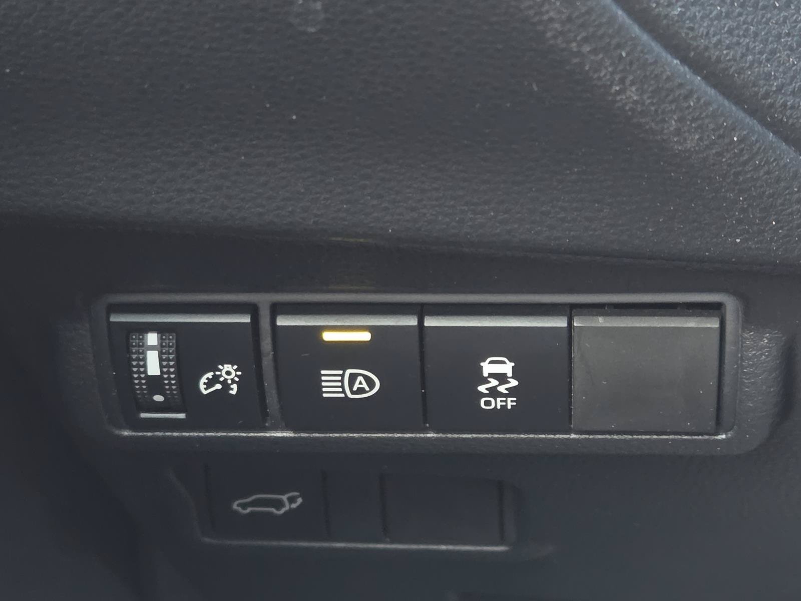 Used 2026 Toyota Corolla Cross XLE w/ Convenience Package FWD image 18
