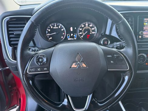 Used 2019 Mitsubishi Outlander SE image 6